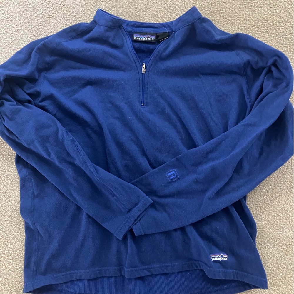 Vintage Patagonia quarter zip.  Fits like a small / medium.
